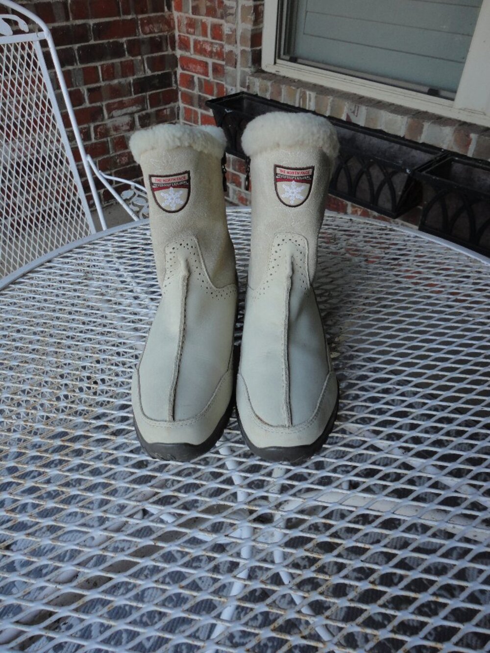 NORTH FACE Women's Cream Color Prima Loft Faux Suede Winter Boots Size 7.5